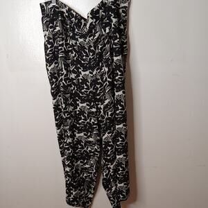 Max Studio Women's 3X Black and White pants. Elegant, Fun, Versatile , Plus